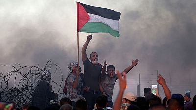 مسؤولون: مقتل فلسطيني وإصابة عشرات بنيران إسرائيلية خلال احتجاج في غزة