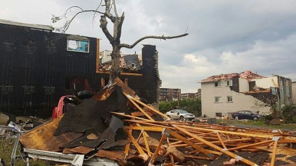 Tornade dans la région d'Ottawa: une "zone de guerre" dit le maire Tornade dans la région d'Ottawa: une "zone de guerre" dit le maire