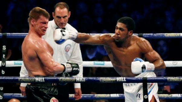 Boxe: Joshua renverse Povetkin tout en puissance Boxe: Joshua renverse Povetkin tout en puissance