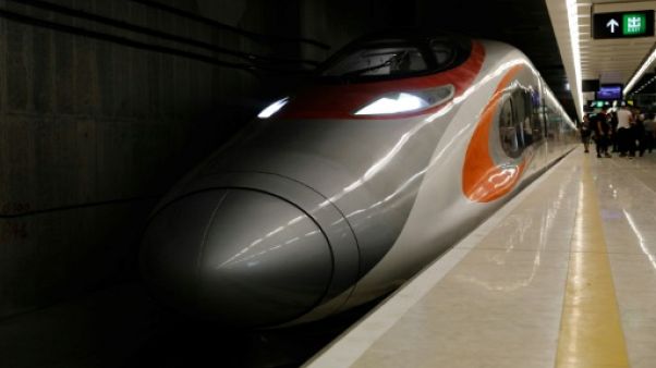 Hong Kong ouvre une nouvelle gare controversée pour relier la Chine Hong Kong ouvre une nouvelle gare controversée pour relier la Chine