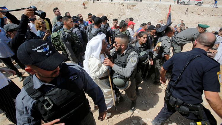 إسرائيل تضع مهلة لإخلاء قرية الخان الأحمر والفلسطينيون يرفضون