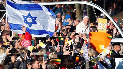 Pope pays tribute to victims of Nazis, Soviets in Lithuania Pope pays tribute to victims of Nazis, Soviets in Lithuania