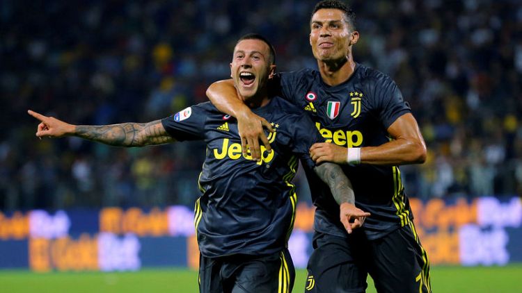 Juventus maintain perfect start but Roma lose at Bologna