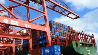 Des conteneurs dans le port de Lianyungang, le 13 juillet 2018 en Chine