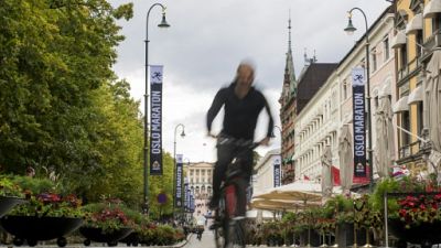 Un cycliste dans les rues d'Oslo, le 14 septembre 2018