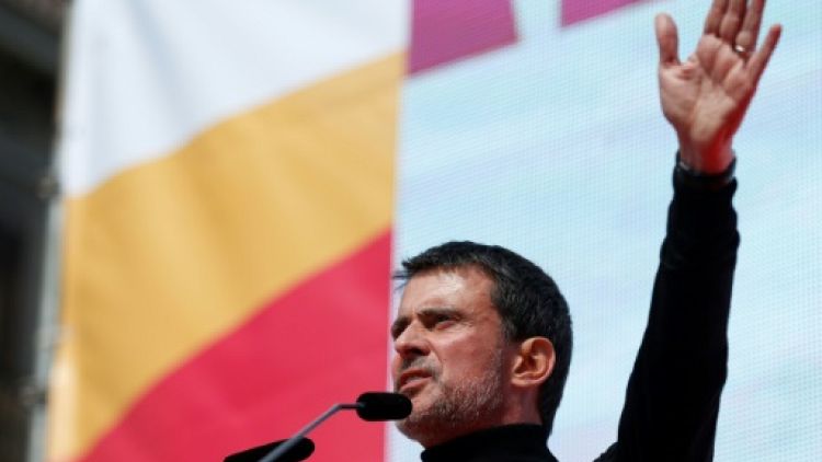 Manuel Valls, un "combattant" à l'assaut de la mairie de Barcelone