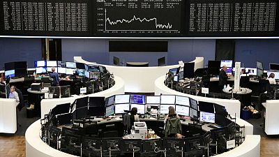 الحرب التجارية تهبط بأسهم أوروبا وسهم سكاي يقفز