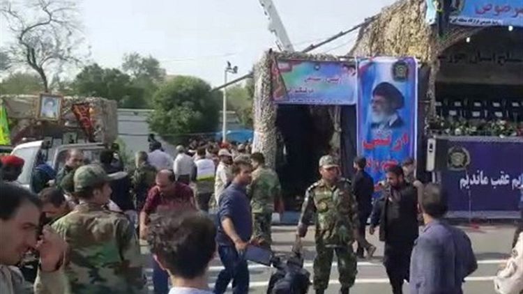 وكالة: إيران تقول إن 22 شخصا اعتقلوا على صلة بالهجوم على العرض العسكري