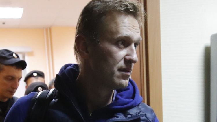 السلطات الروسية تعيد احتجاز معارض بارز بعد لحظات من الإفراج عنه