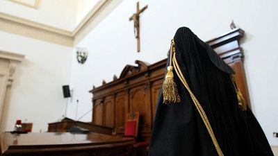 Eredità a Chiesa, prete 95enne imputato Eredità a Chiesa, prete 95enne imputato