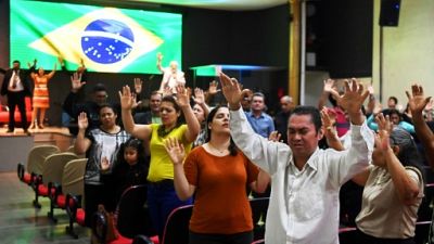 "Dieu au-dessus de tous": au Brésil, les évangéliques derrière Bolsonaro