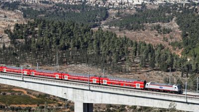 Israël: le nouveau train rapide ouvert au public après des années d'attente
