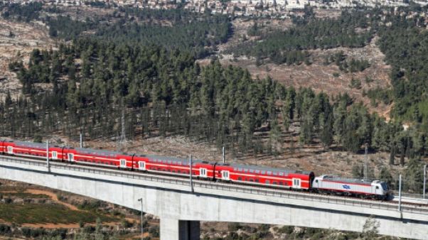 Israël: le nouveau train rapide ouvert au public après des années d'attente Israël: le nouveau train rapide ouvert au public après des années d'attente