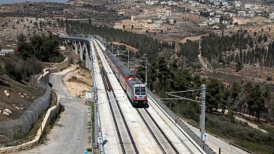 إسرائيل تفتتح خط قطارات سريعة بين مطار تل أبيب والقدس