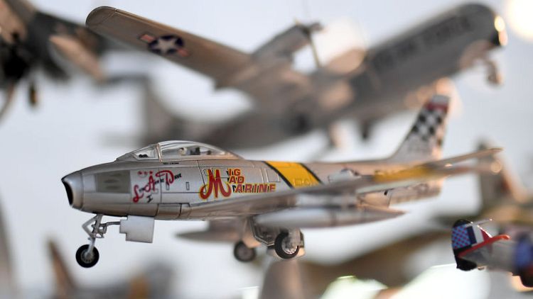 Irishman donates world's largest model aircraft collection