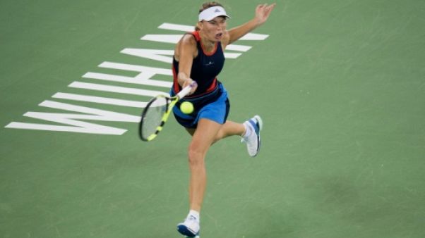 Tennis: Wozniacki et Kerber sans souci, Halep battue d'entrée à Wuhan Tennis: Wozniacki et Kerber sans souci, Halep battue d'entrée à Wuhan