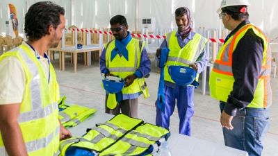 Qatar: des employés du Mondial-2022 sans salaires depuis des mois (Amnesty)