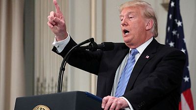 ترامب يقول إنه منفتح على حل الدولة الواحدة للصراع بين الفلسطينيين وإسرائيل ترامب يقول إنه منفتح على حل الدولة الواحدة للصراع بين الفلسطينيين وإسرائيل