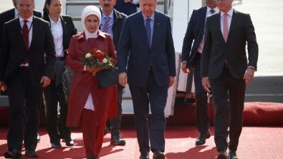 Erdogan arrive en Allemagne et souhaite pacifier la relation