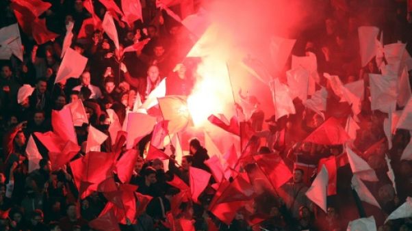 Des policiers soupçonnés d'avoir violemment frappé un supporter niçois à Montpellier Des policiers soupçonnés d'avoir violemment frappé un supporter niçois à Montpellier