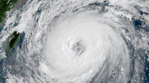 Photo satellite du typhon Trami au large du Japon, le 27 septembre 2018 Photo satellite du typhon Trami au large du Japon, le 27 septembre 2018