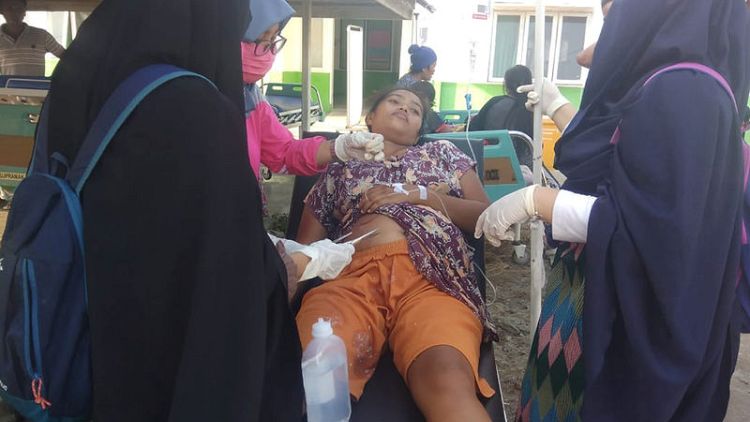 سقوط قتلى في مدينة إندونيسية بعد زلزال وأمواج مد