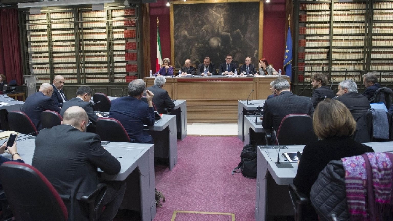 Padoan, deficit insostenibile