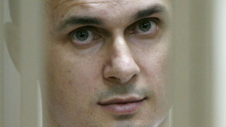 Le cinéaste ukrainien Sentsov, en grève de la faim, hospitalisé
