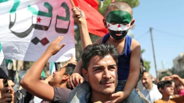Syrie: manifestations à Idleb pour la libération de détenus aux mains du régime Syrie: manifestations à Idleb pour la libération de détenus aux mains du régime