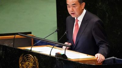 La Chine dément vouloir détrôner les Etats-Unis, fustige le "chantage" sur le commerce
