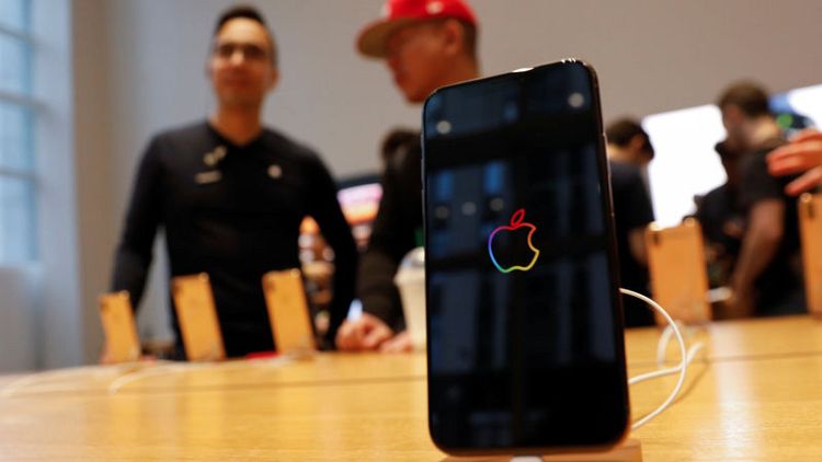 U.S. trade judge declines to block iPhone imports
