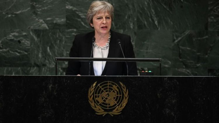 Mondial-2030: Theresa May prête à soutenir une candidature Royaume-Uni et Irlande