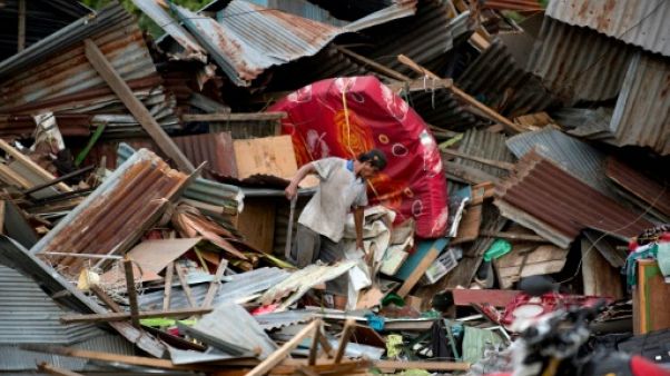 Des centaines de morts après un séisme et un tsunami en Indonésie Des centaines de morts après un séisme et un tsunami en Indonésie