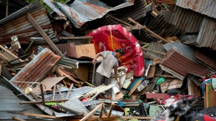 Des centaines de morts après un séisme et un tsunami en Indonésie