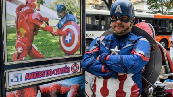 De Tinder à Captain America: tout est bon pour attirer les électeurs au Brésil De Tinder à Captain America: tout est bon pour attirer les électeurs au Brésil