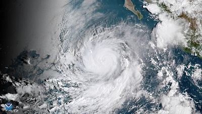 الإعصار روزا يتجه نحو باها كاليفورنيا ويضعف في المحيط الهادي