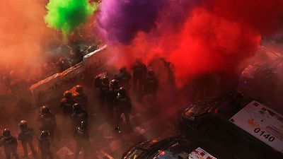 توتر في برشلونة مع خروج احتجاجات مؤيدة ومعارضة لاستقلال قطالونيا