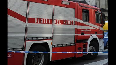 Palazzina di 3 piani in fiamme a Milano