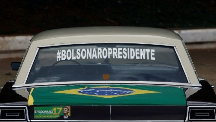 Brésil: le candidat d'extrême droite Bolsonaro quitte l'hôpital