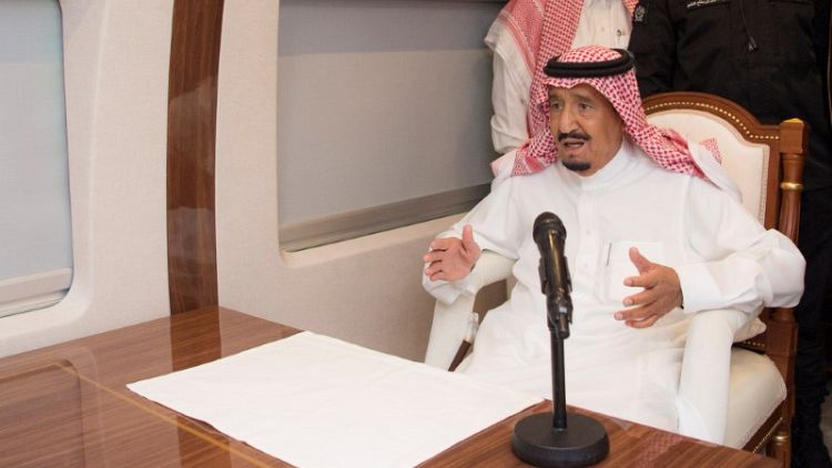 ترامب يتصل بالعاهل السعودي لمناقشة إمدادات النفط