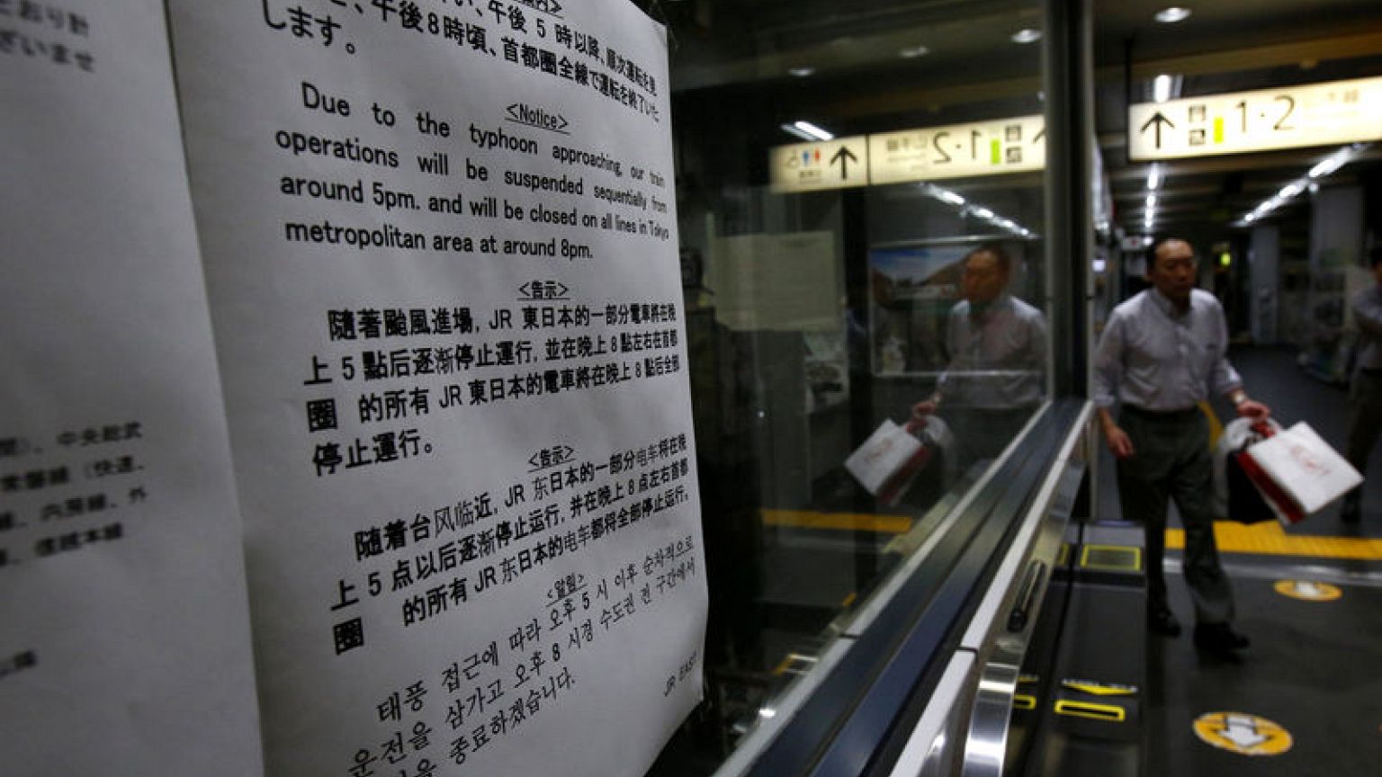 Powerful typhoon nears Tokyo after losing some strength