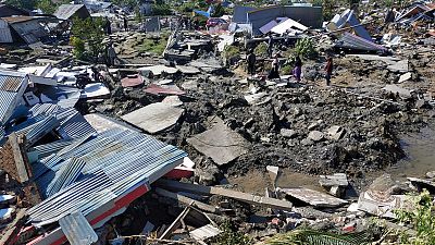عدد قتلى زلزال إندونيسيا يقفز إلى 832 قتيلا