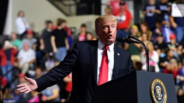 Trump assure que Kim et lui sont "tombés amoureux" Trump assure que Kim et lui sont "tombés amoureux"