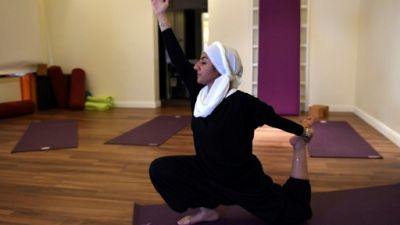 Une Saoudienne fait du yoga dans une salle de Jeddah, le 7 septembre 2018