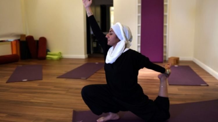 Une Saoudienne fait du yoga dans une salle de Jeddah, le 7 septembre 2018