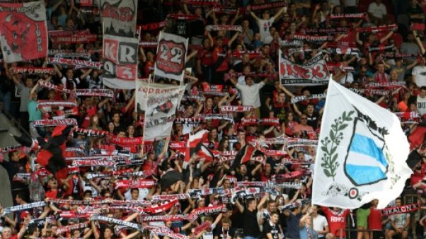 L1: le bus des supporteurs guingampais caillassé à Angers, des blessés légers L1: le bus des supporteurs guingampais caillassé à Angers, des blessés légers