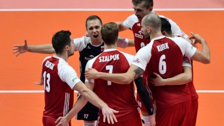 Volley: les Polonais conservent leur titre