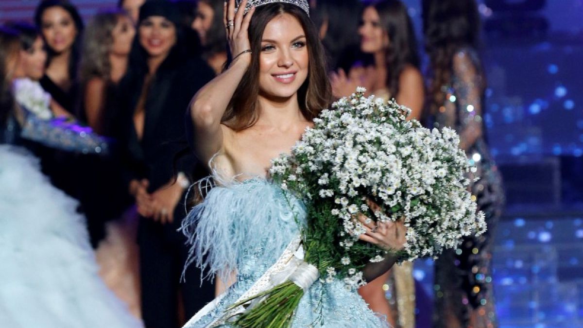 تتويج مايا رعيدي ملكة جمال للبنان لعام 2018