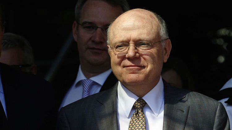 Pfizer CEO Ian Read to step down next year