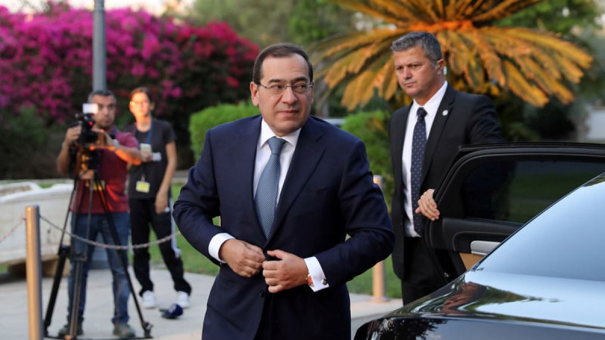 مصر: دعم الطاقة عبء على الموازنة ويجب إلغاؤه والجزائر: يجب "إصلاحه" تدريجيا  